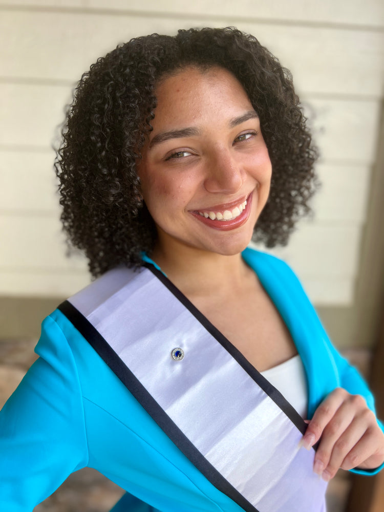 Royal Blue Queen | Magnetic Brooch Pin