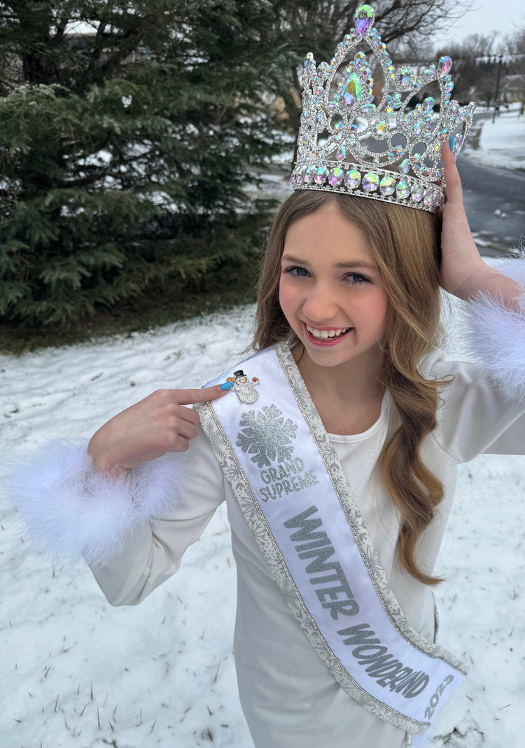 Frosty Queen | Magnetic Brooch Pin