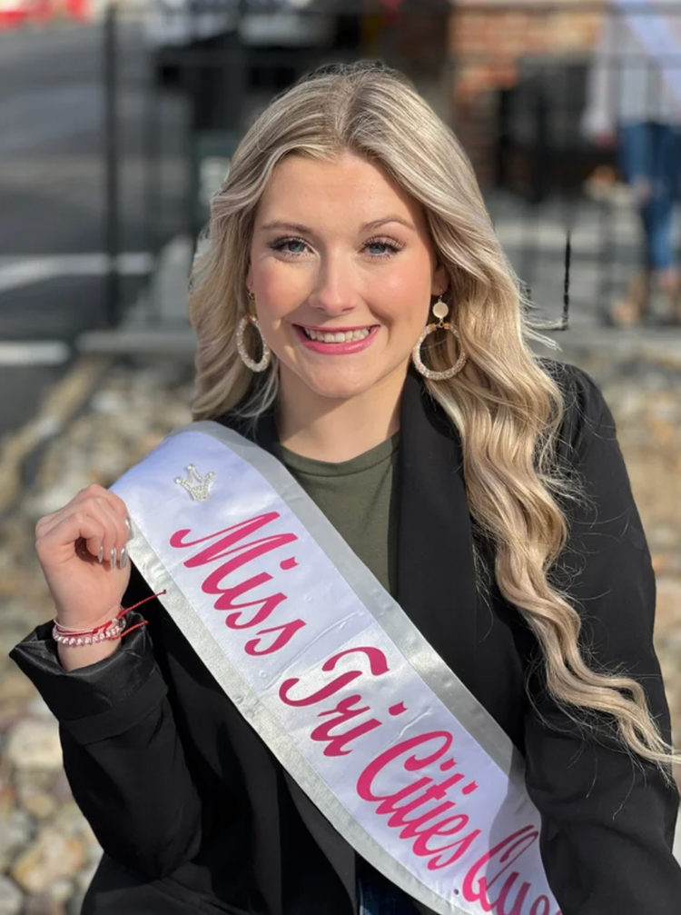 Miriam Crown | Magnetic Brooch Pin