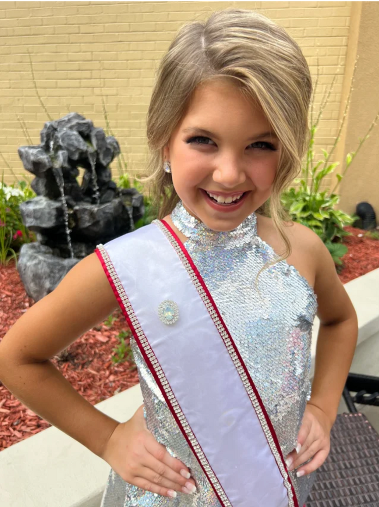 Radiant Queen | Magnetic Brooch Pin