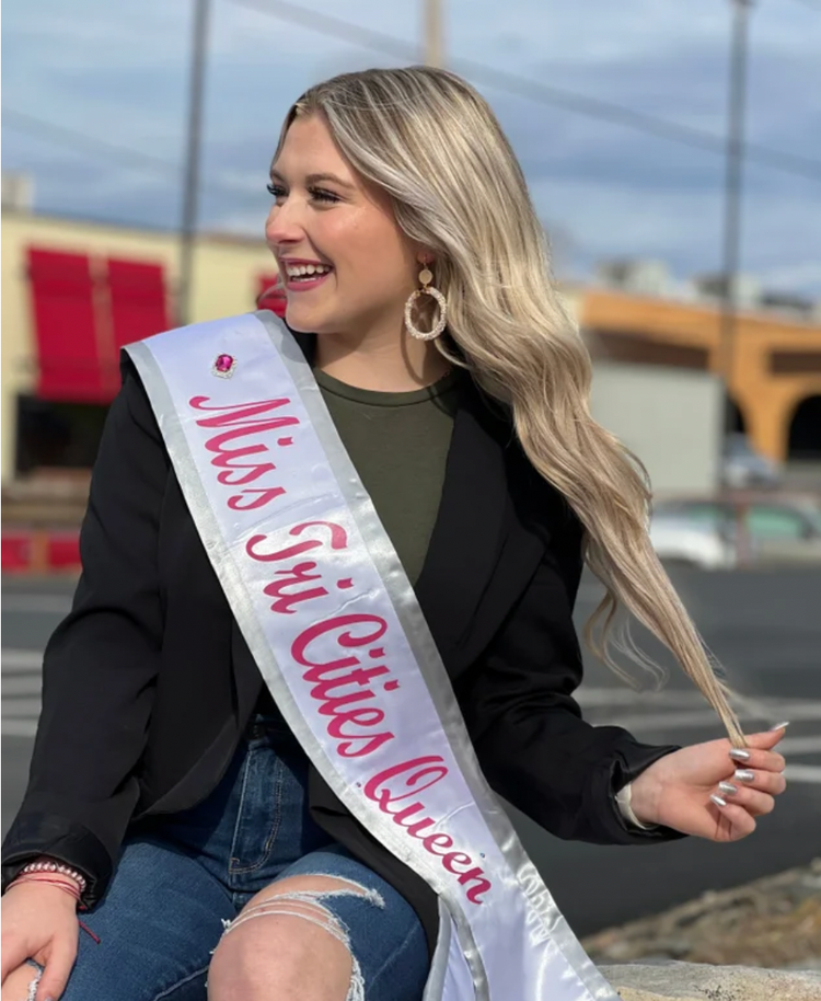 Elegant Queen | Magnetic Brooch Pin