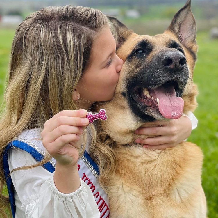 Puppy Bone | Magnetic Brooch Pin