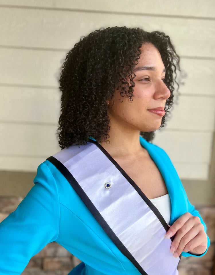 Royal Blue Queen | Magnetic Brooch Pin